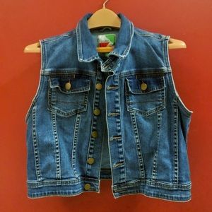Cropped Sleeveless Denim Vest